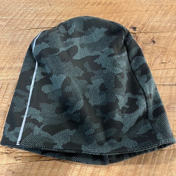 Lululemon hat - Picture 2 of 3